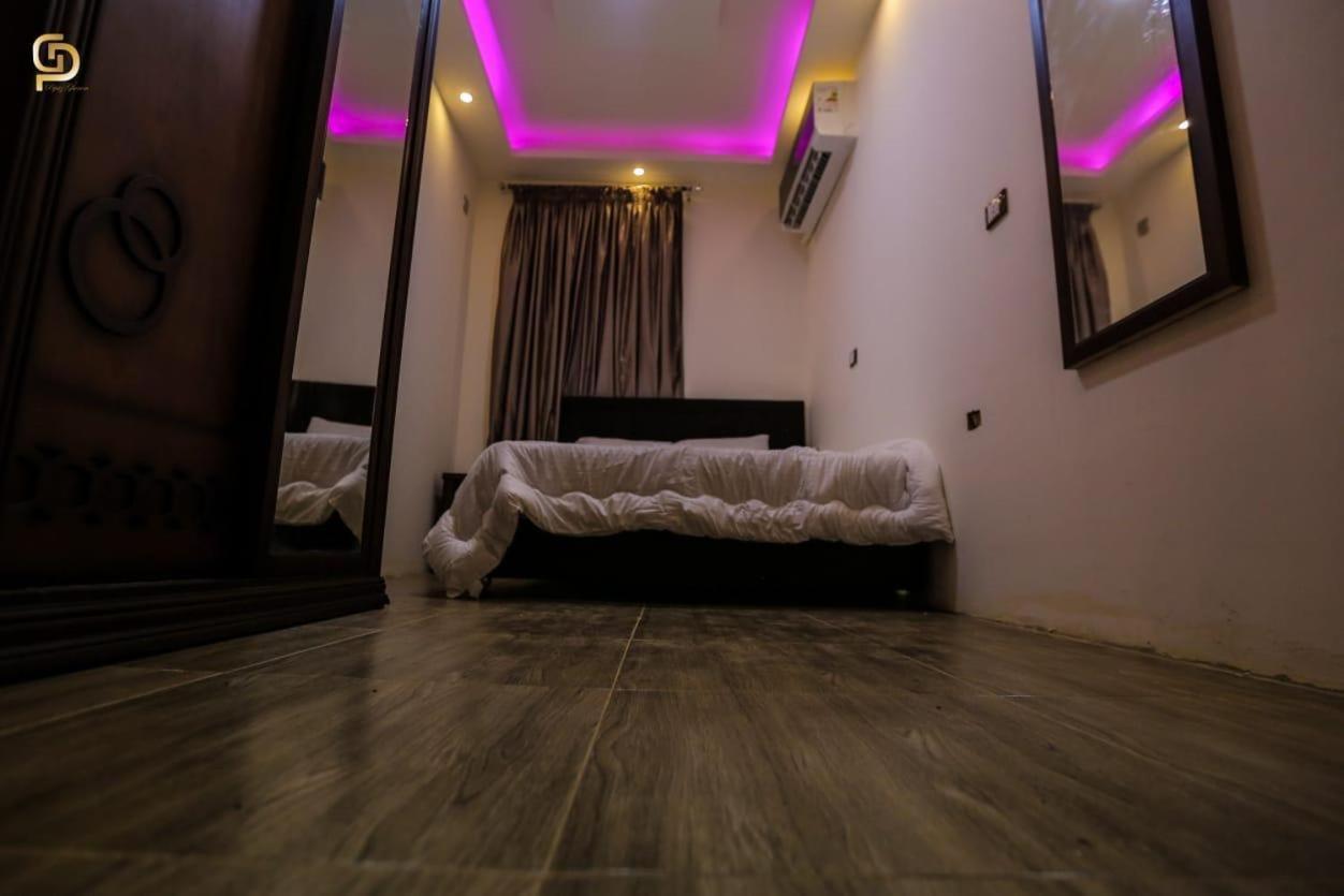 Pyramids Gate Hostel *